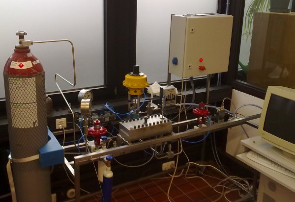 High-Pressure Gas Membrane Plant for Static Experiments